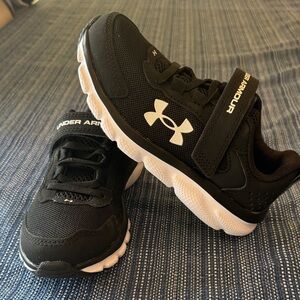 New without tags Under Armour Kids Black and White Sneakers